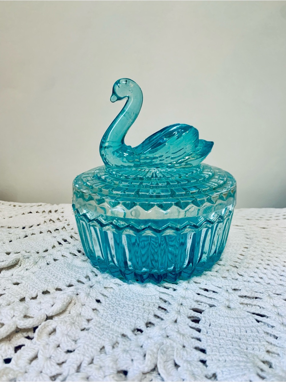 VINTAGE JEANNETTE BLUE GLASS SWAN LIDDED CANDY DISH TRINKET BOX